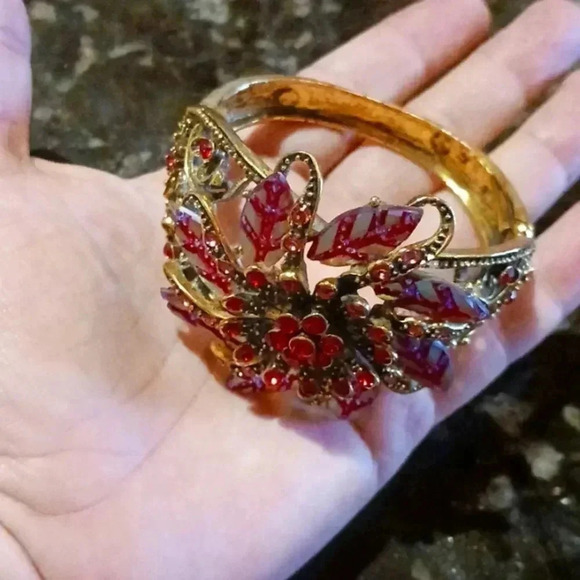Antique beautiful bracelet..bangle..we bundle..enjoy.. - Picture 3 of 3